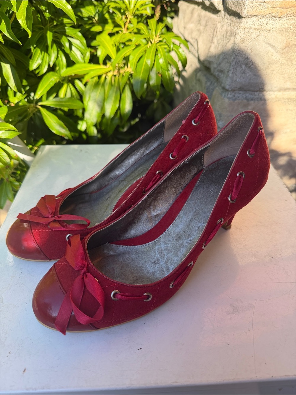 Women’s Red Bow Accent Pumps